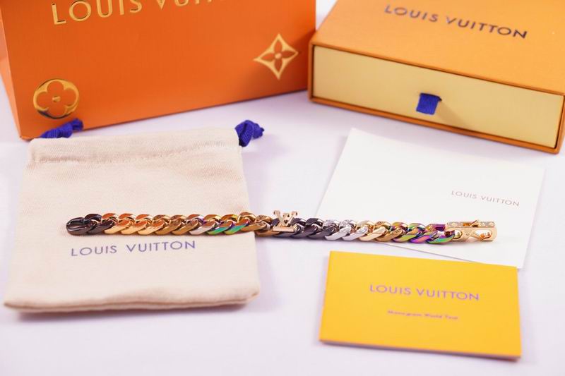 LV Suits 03lyr33 (3)