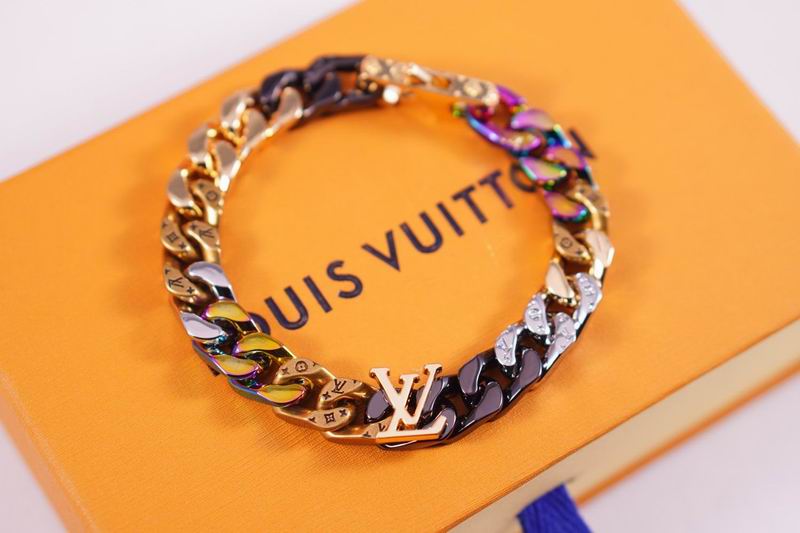 LV Suits 03lyr33 (4)