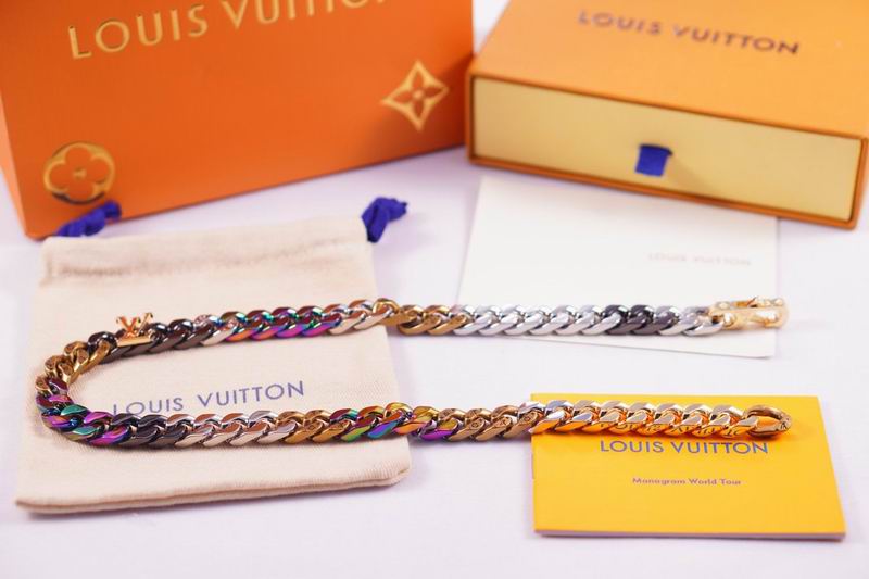 LV Suits 03lyr34 (3)