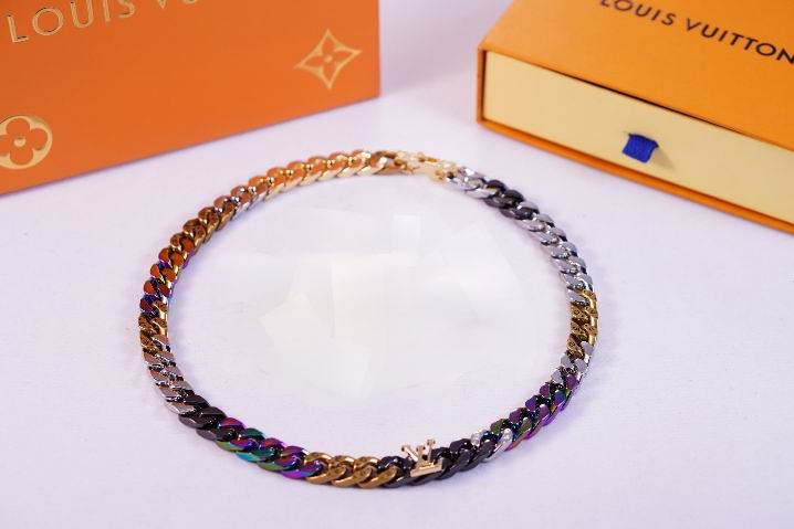 LV Suits 03lyr34 (5)