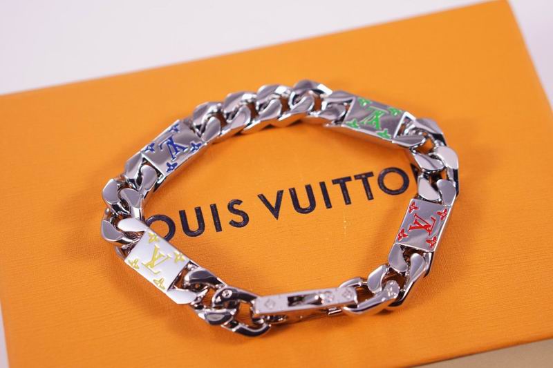 LV Suits 03lyr35 (5)