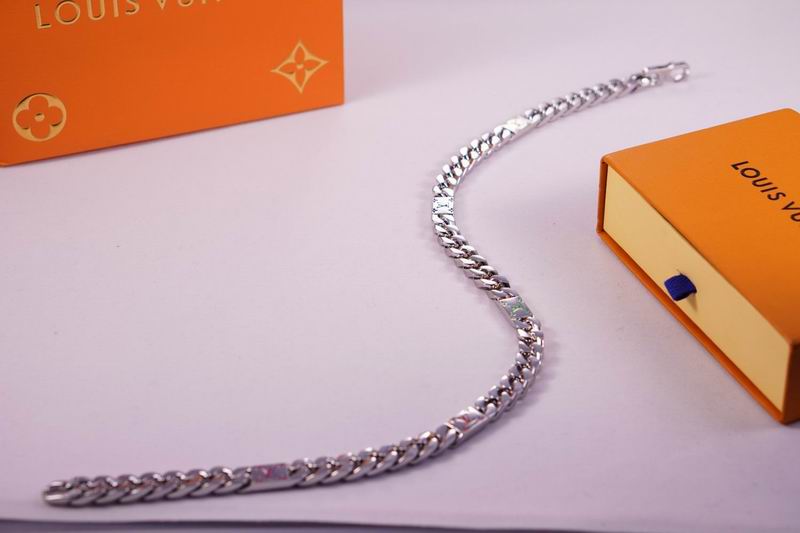 LV Suits 03lyr36 (4)