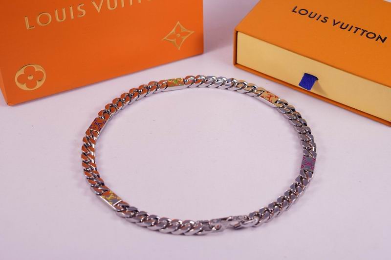 LV Suits 03lyr36 (6)