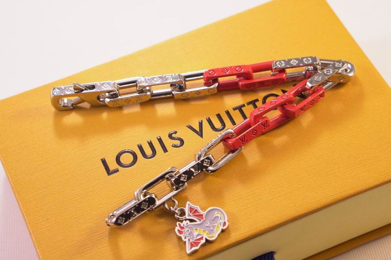 LV Suits 03lyr37 (3)