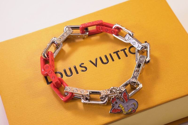 LV Suits 03lyr37 (4)