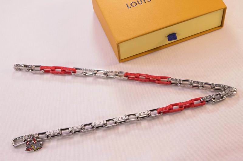 LV Suits 03lyr38 (3)