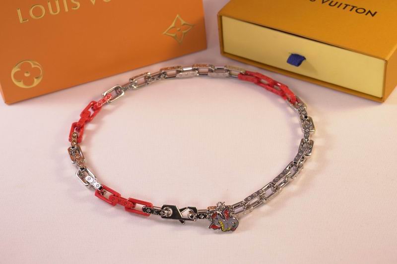 LV Suits 03lyr38 (4)