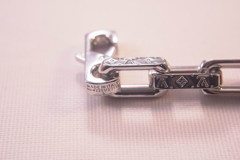 LV Suits 03lyr38 (8)