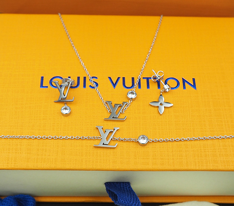 LV Suits 03lyr39 (2)