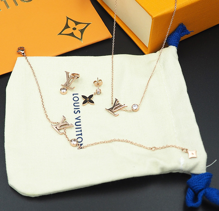 LV Suits 03lyr39 (4)