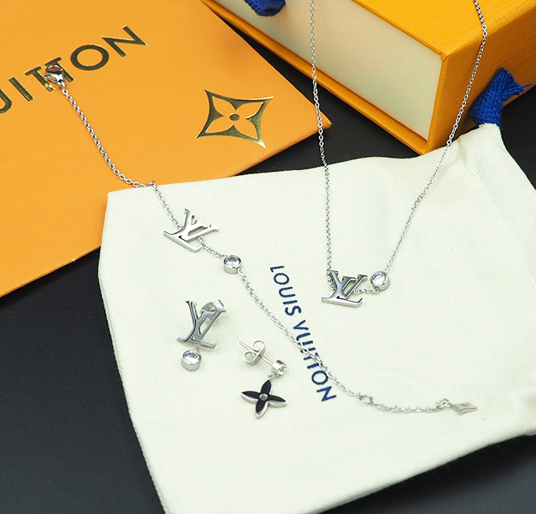 LV Suits 03lyr39 (9)