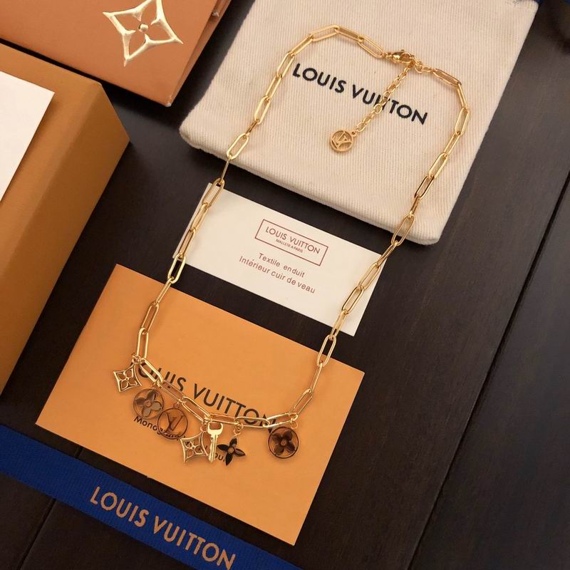 LV Suits 03lyr40 (5)