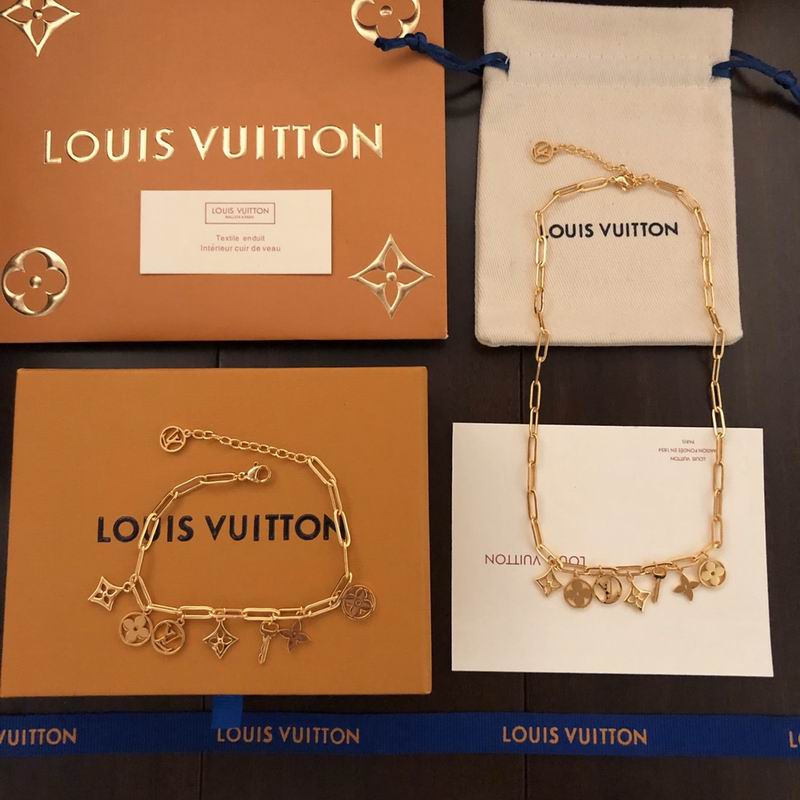 LV Suits 03lyr40 (8)