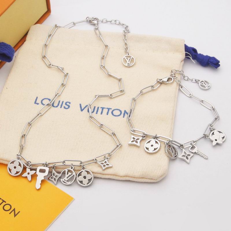 LV Suits 03lyr41 (2)