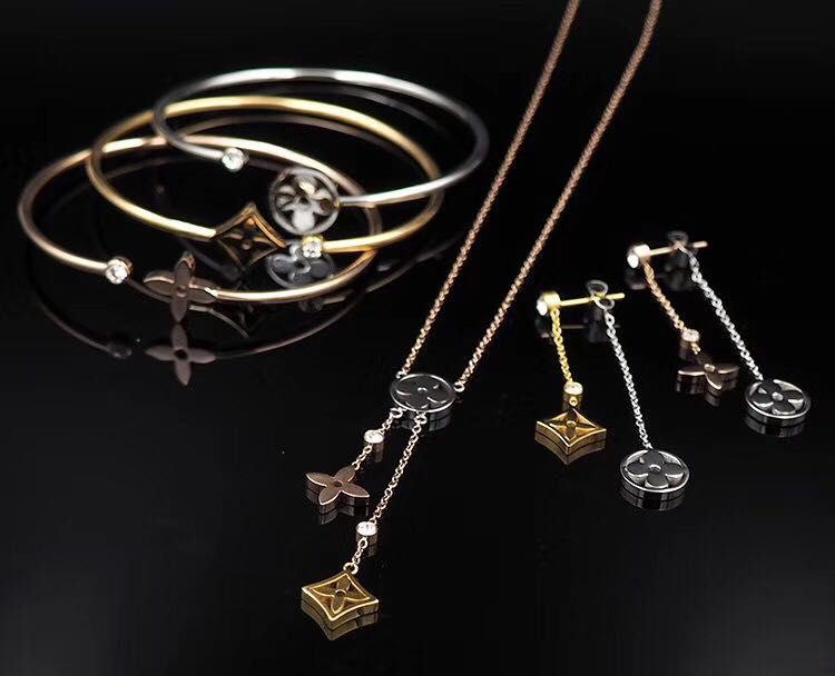 LV Suits 03lyr45 (2)