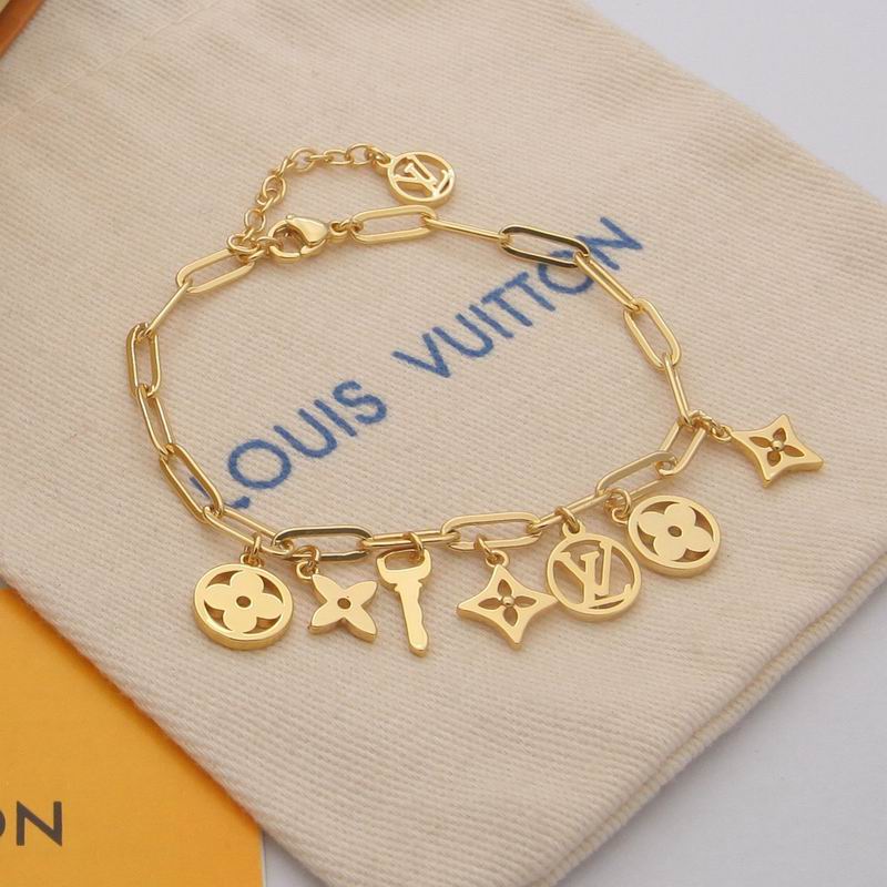 LV Suits 03lyr46 (6)