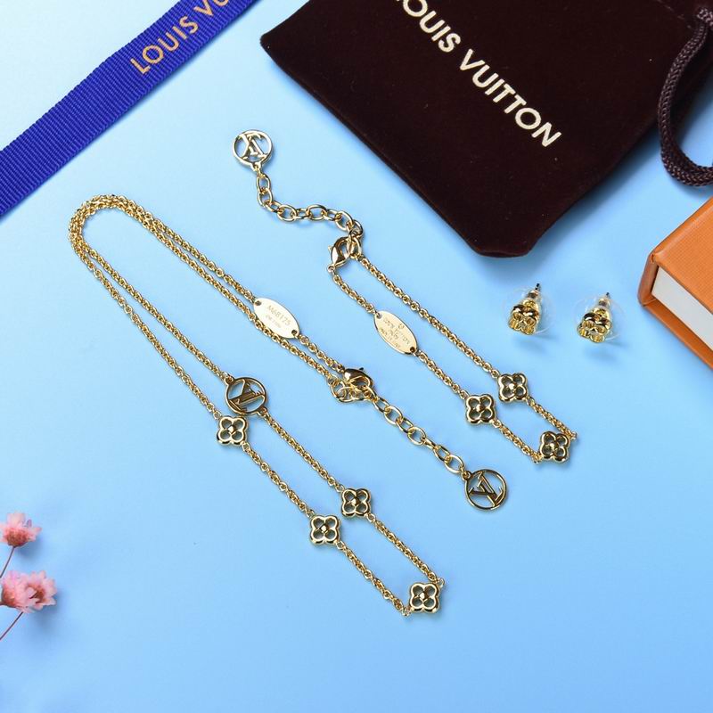 LV Suits 03lyr48 (1)