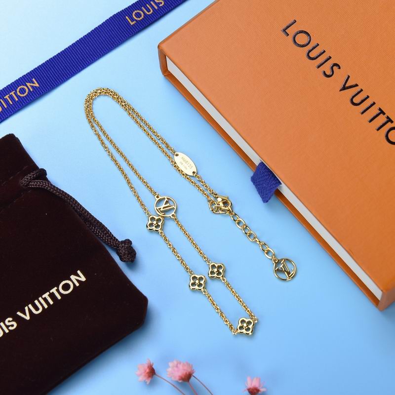 LV Suits 03lyr48 (3)