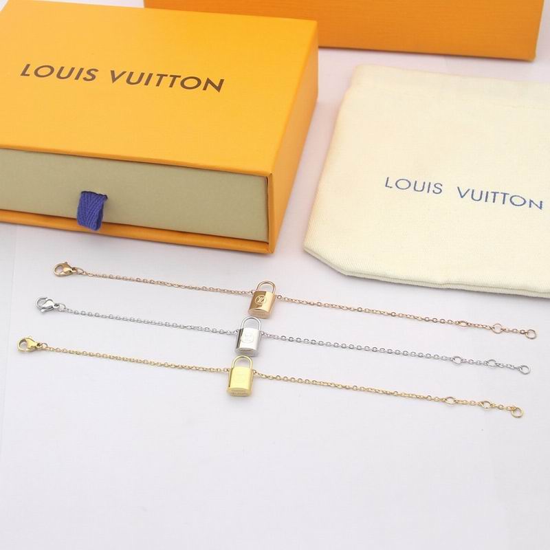 LV Suits 03lyr50 (2)