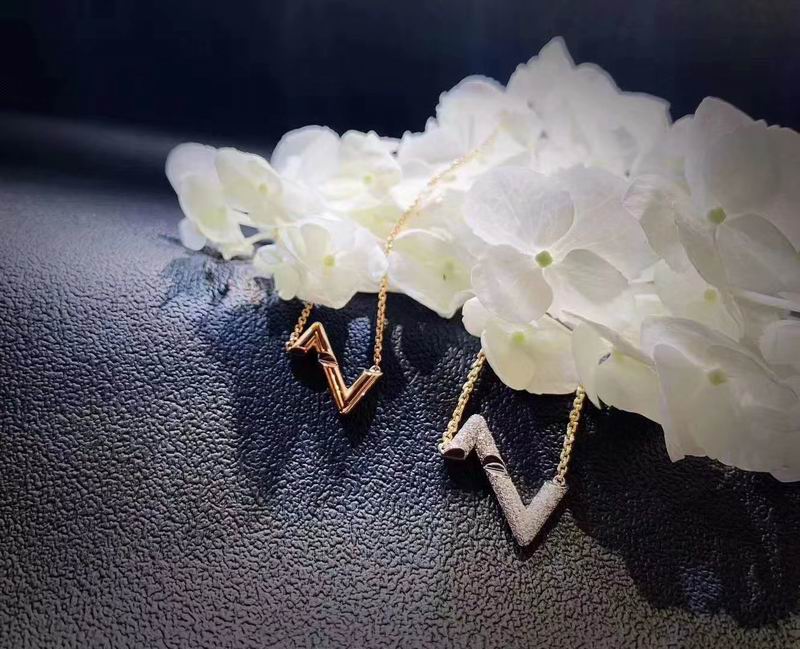 LV Suits 03lyr53 (2)