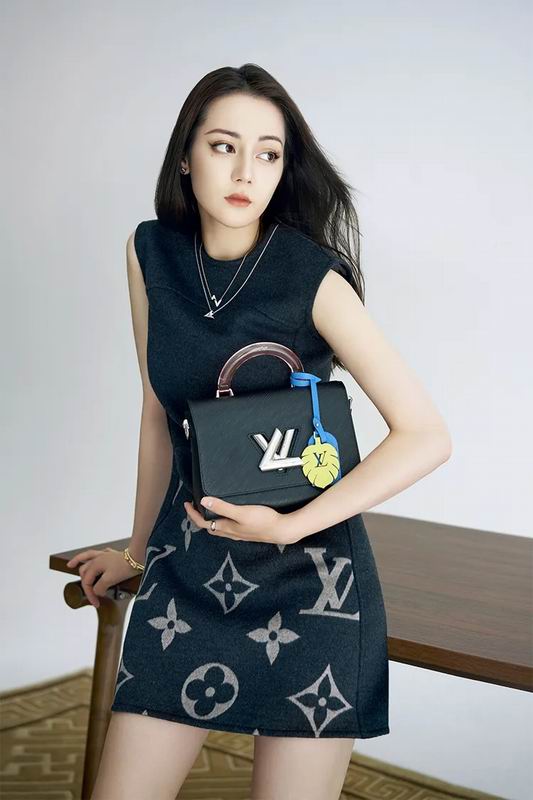 LV Suits 03lyr53 (4)