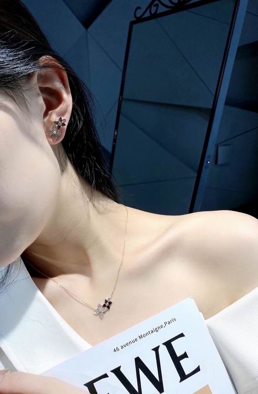 LV Suits 03lyr55 (3)