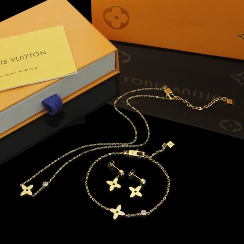 LV Suits 03lyr56 (1)