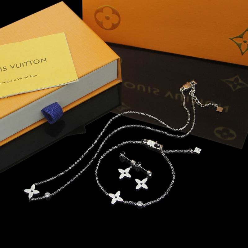 LV Suits 03lyr56 (3)