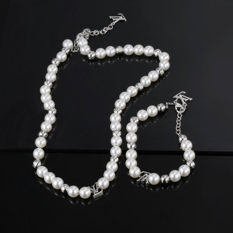 LV Suits 03lyr58 (2)