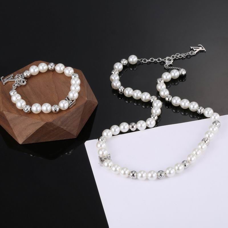 LV Suits 03lyr58 (6)