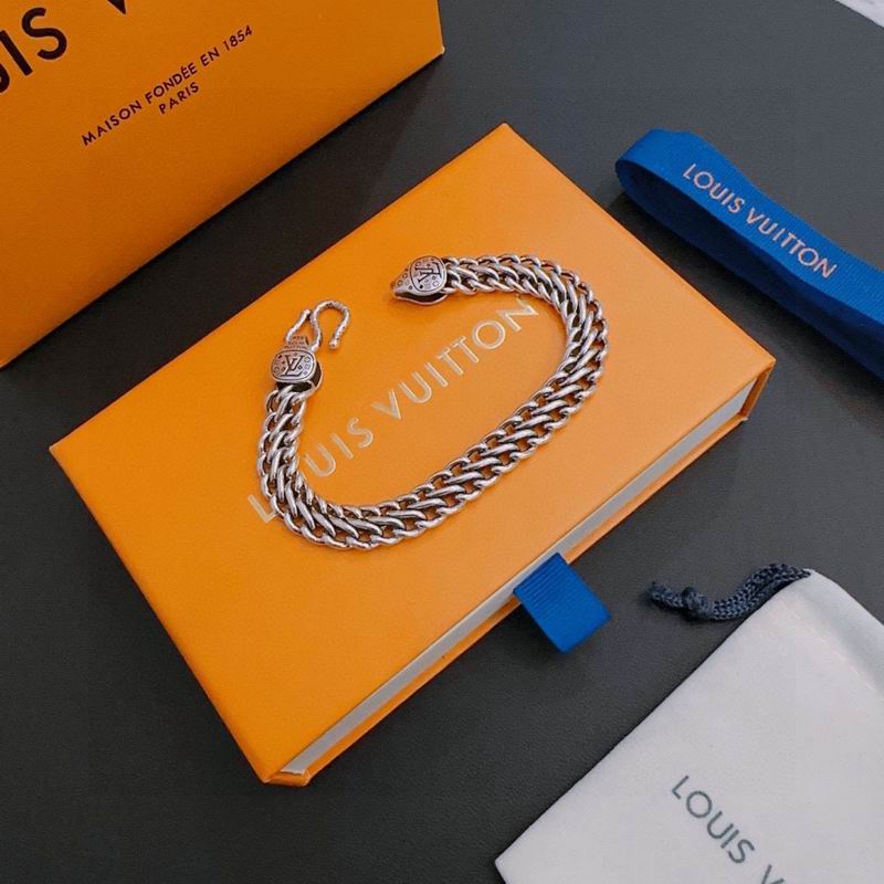 LV Suits 03lyr59 (5)