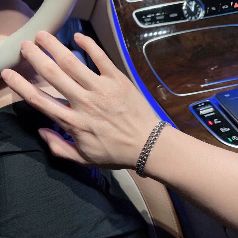 LV Suits 03lyr59 (8)