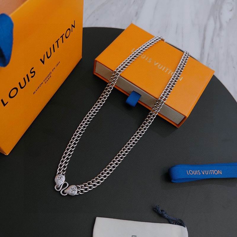 LV Suits 03lyr60 (3)