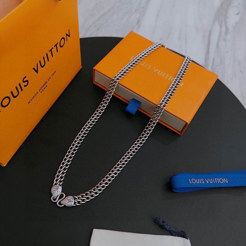 LV Suits 03lyr60 (6)