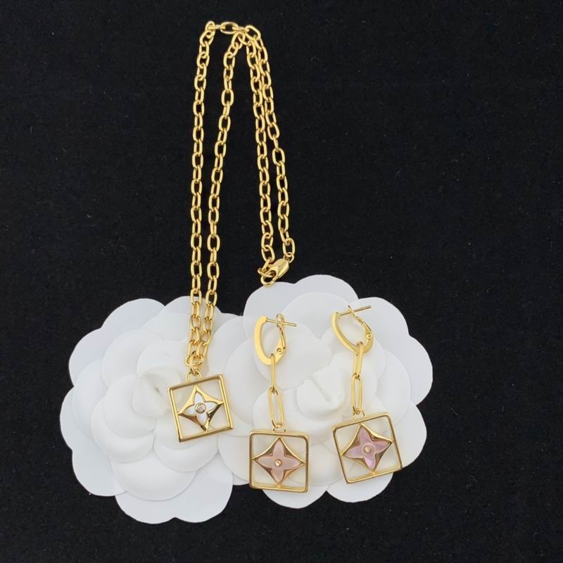 LV Suits 03lyr61 (1)