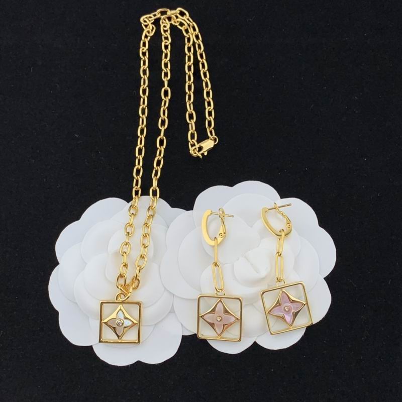 LV Suits 03lyr61 (3)