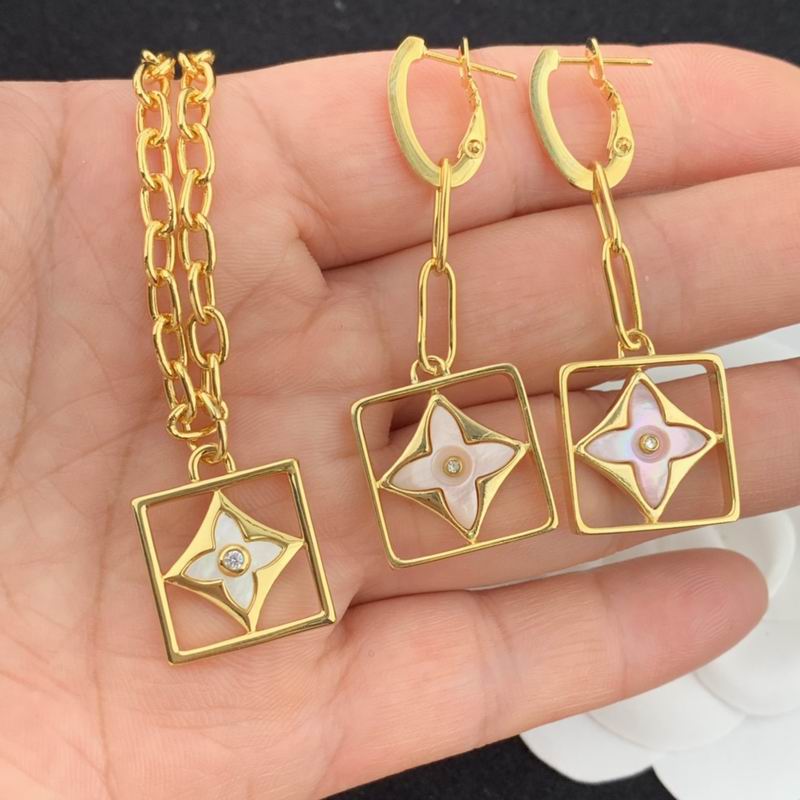 LV Suits 03lyr61 (5)