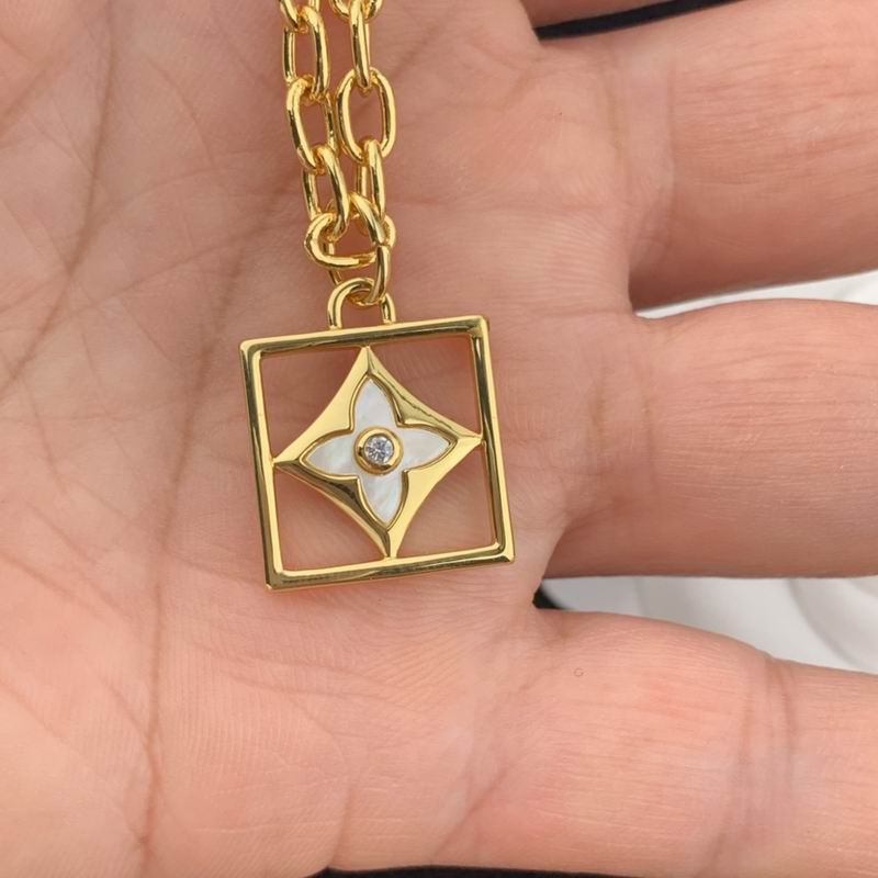 LV Suits 03lyr61 (6)