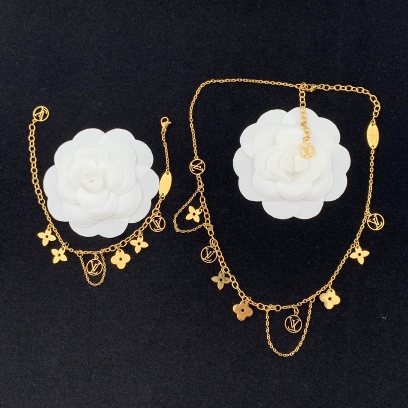 LV Suits 03lyr62 (1)