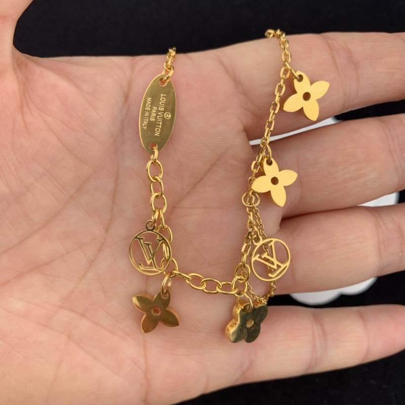 LV Suits 03lyr62 (5)