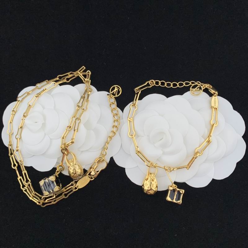 LV Suits 03lyr63 (2)