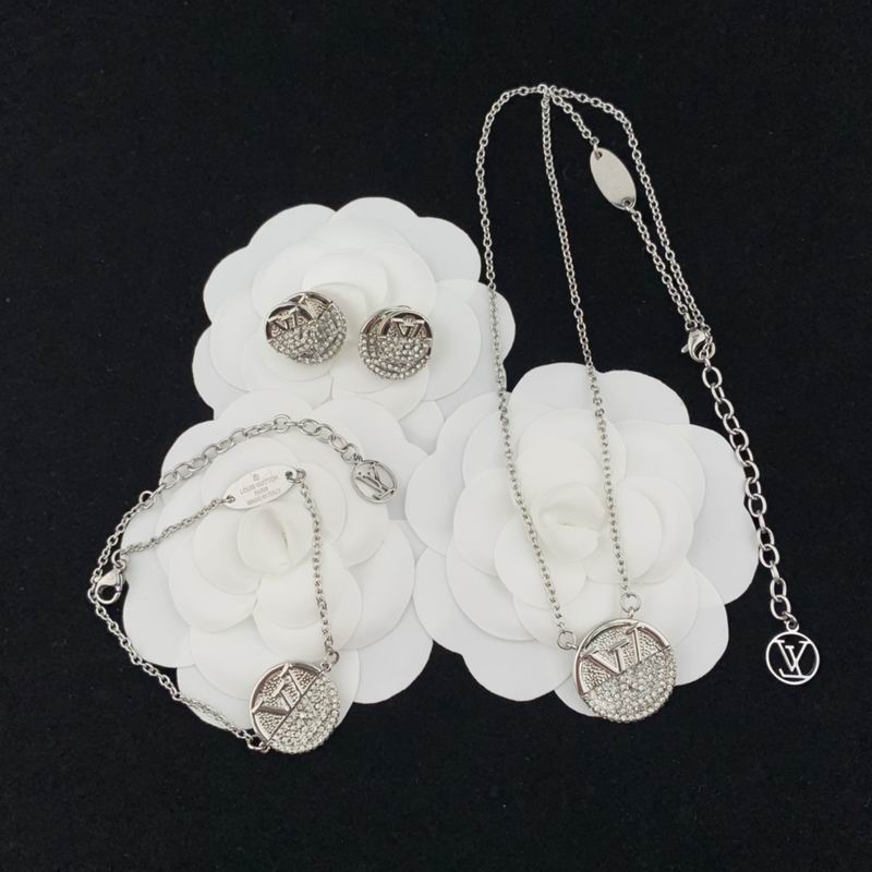 LV Suits 03lyr66 (1)