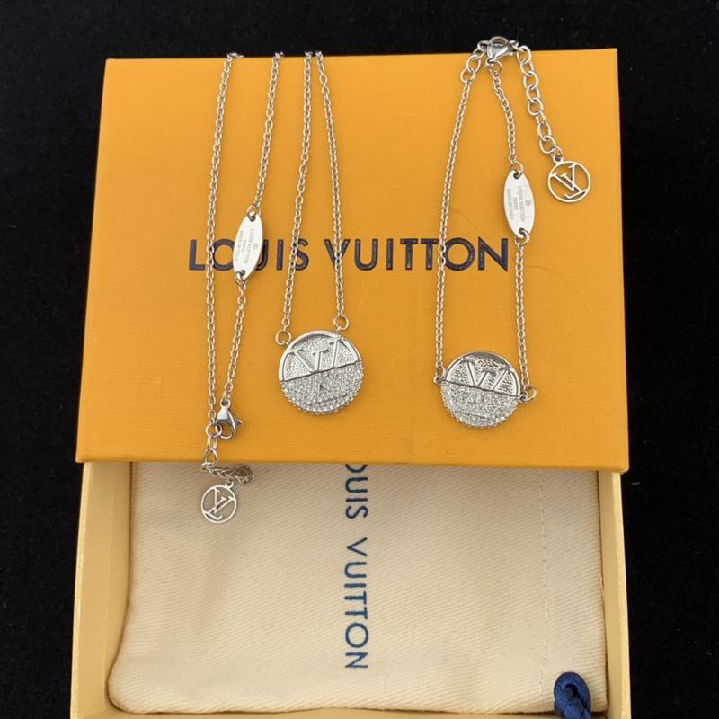 LV Suits 03lyr66 (5)