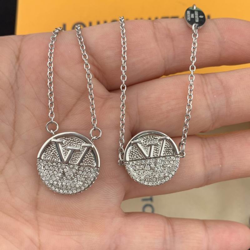 LV Suits 03lyr66 (6)