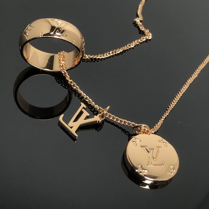 LV Suits 03lyr67 (2)