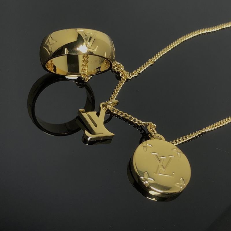 LV Suits 03lyr67 (4)