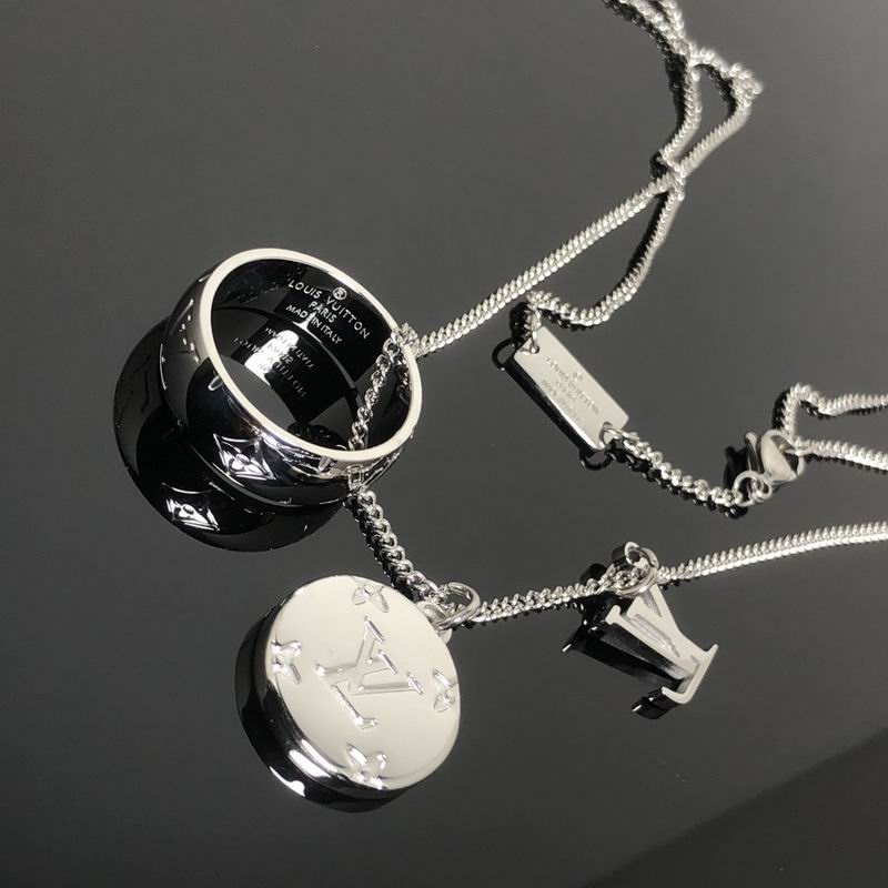 LV Suits 03lyr67 (5)