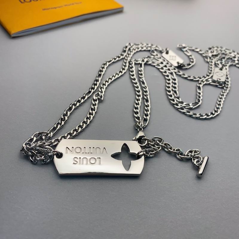 LV Suits 03lyr68 (2)