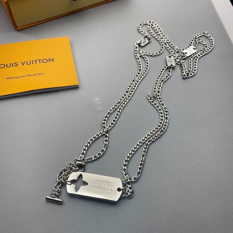 LV Suits 03lyr68 (3)