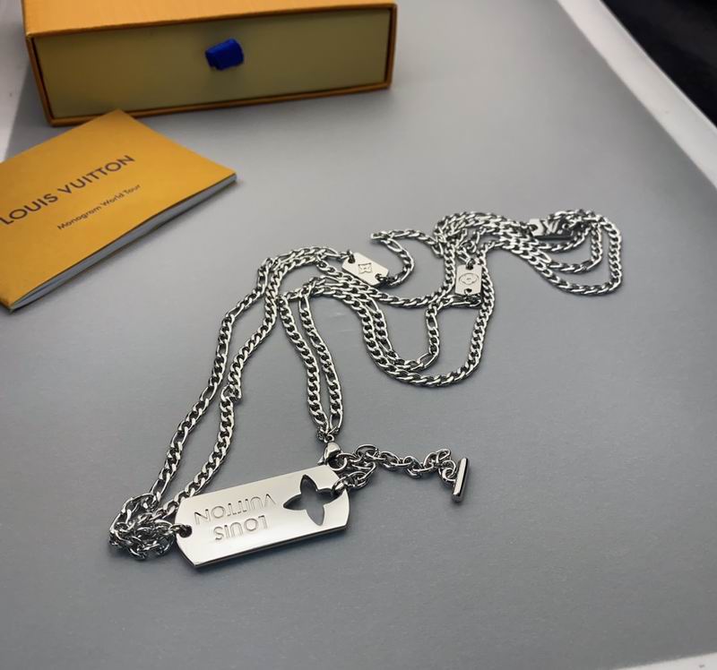 LV Suits 03lyr68 (4)